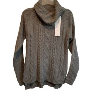 NWT grey turtleneck Cable Knit Thick sweater Size‎ Medium